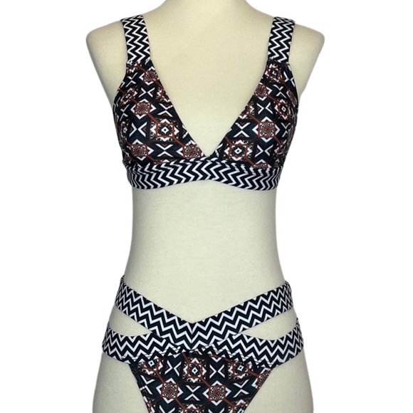 Strappy Black & White Chevron Geometric Bandage Bikini - Picture 7 of 15